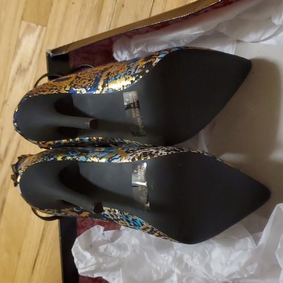 Heels - Picture 3 of 4